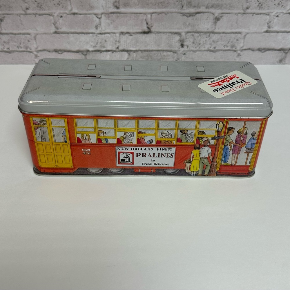 Vintage NEW ORLEANS STREETCAR TROLLY Pralines Collector Tin 10in X 4in - Picture 2 of 7